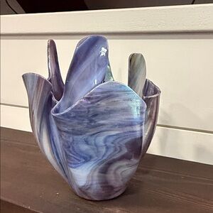 Vintage Hand-Crafted Handkerchief Art Glass Vase 7” Tall